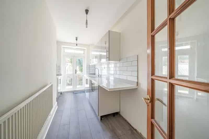 Archway Flat near Highgate Wood  - Newly Fitted Kitchen & Bathroom