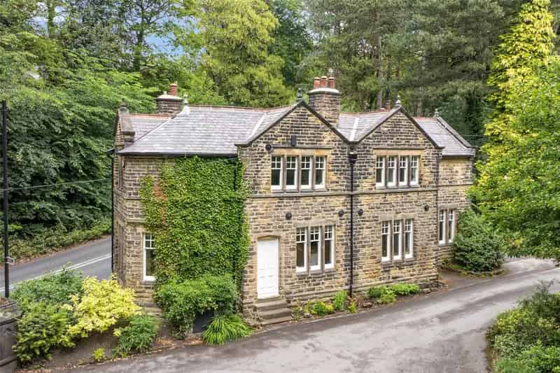 4 Bedroom Detached House For Sale Weetwood Lane Leeds