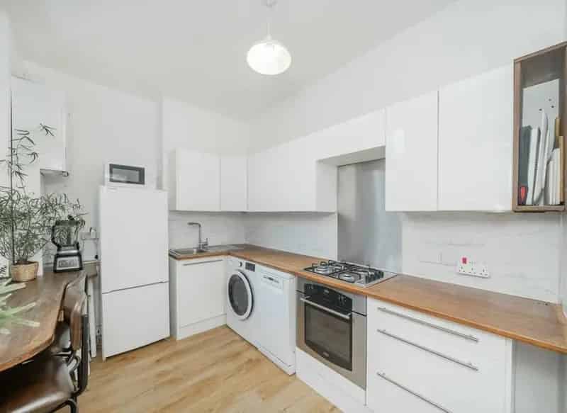 One Bedroom Garden Flat West Hampstead - Close to Transport