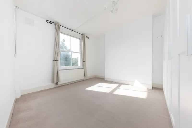 2 Bedroom Flat for Sale in Maida Vale