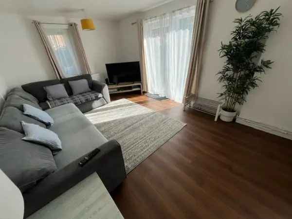 Flat For Rent in Sheffield, England