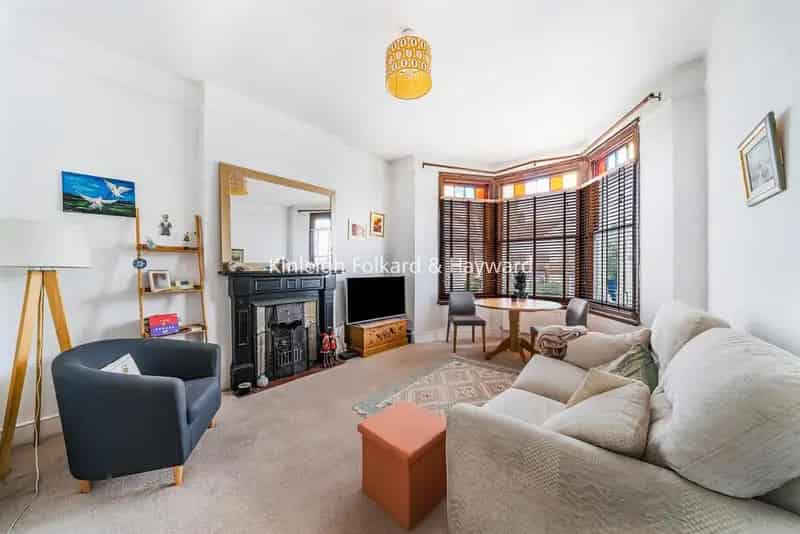 One Double Bedroom Victorian Conversion For Sale