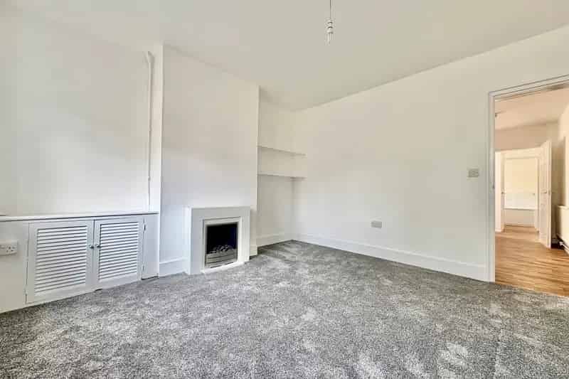 2 Bedroom House Near Hertford East Station