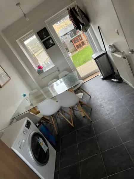 2 Bed House Near Cobham High Street