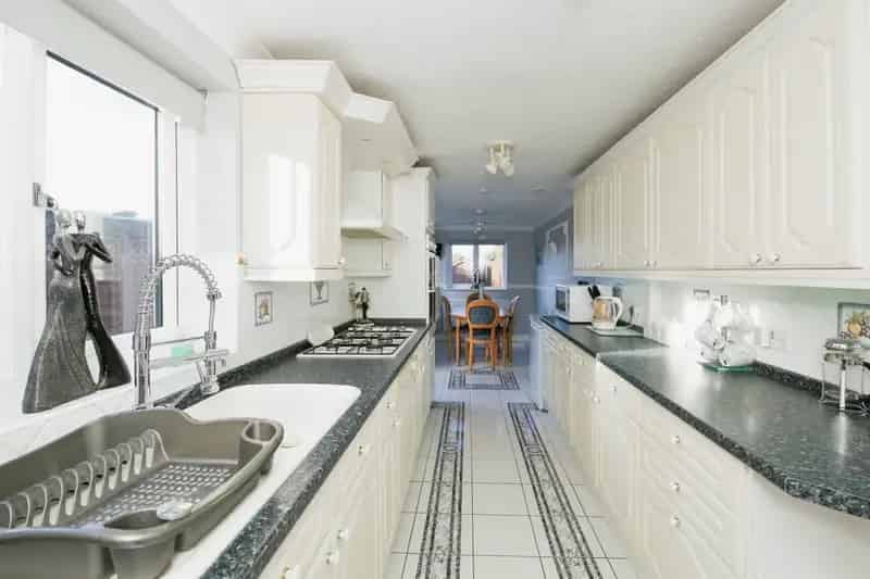 Three Bedroom House Walton Modernized Family Home