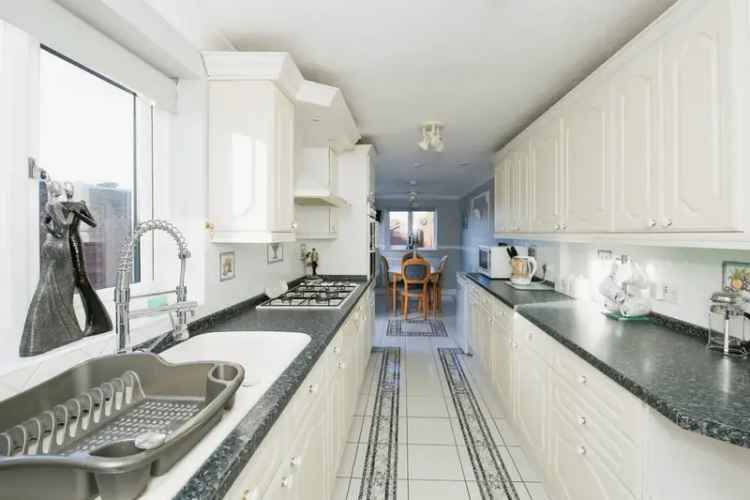 Three Bedroom House Walton Modernized Family Home