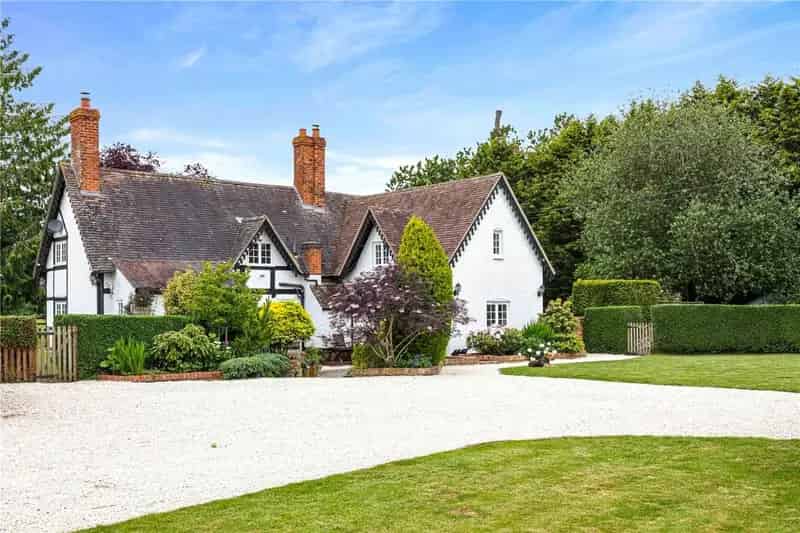 4 Bedroom Detached House for Sale in Lower Apperley