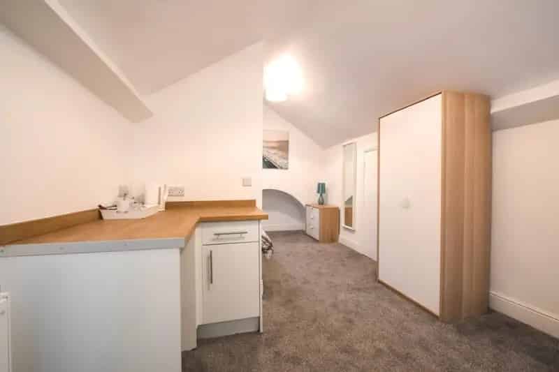 6 En-Suite Rooms Near Bramley Park Bramley Shopping Centre Bills Included
