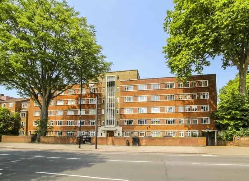 Spacious 1-Bed Flat in Putney with Lift Access and Amenities
