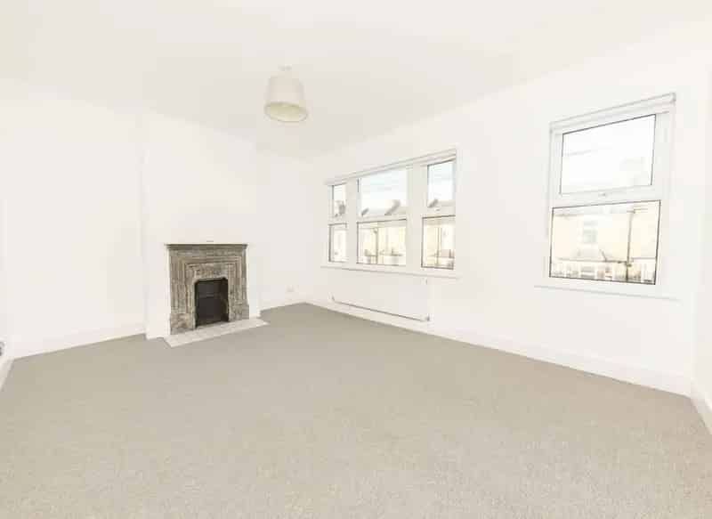 Four Bedroom Family Terrace House with Garden and Three Bathrooms
