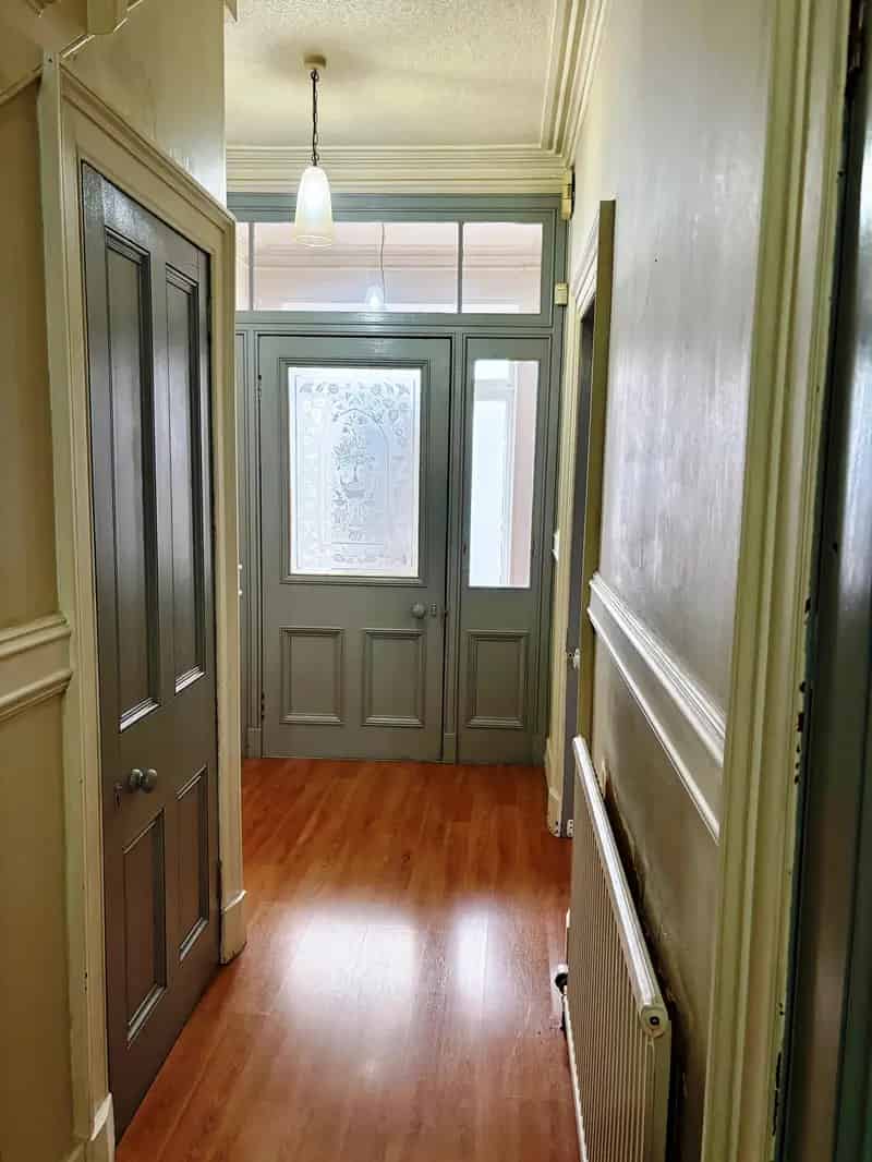 Traditional 3 Bed Townhouse with Garden and Garage
