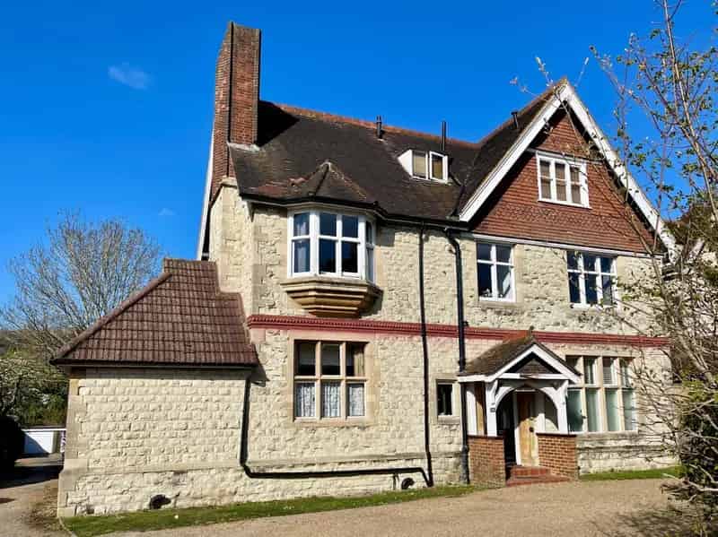 2 Bedroom Flat for Sale in Reigate