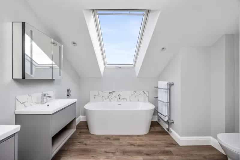 4 Bedroom Semi Detached House Warren Road