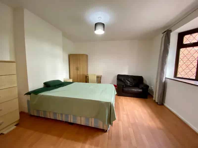 5 Bedroom House to Rent Stepney Green E1