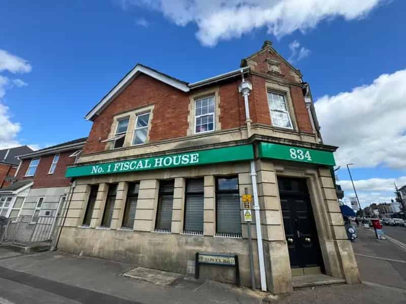 1 Bedroom Ground Floor Flat Near Train Station