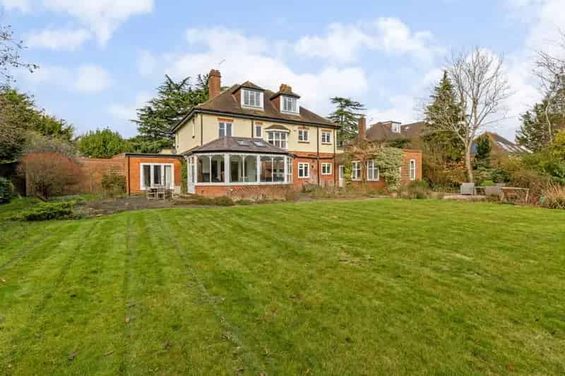 6 Bedroom Detached House For Sale Near Maidenhead Train Station