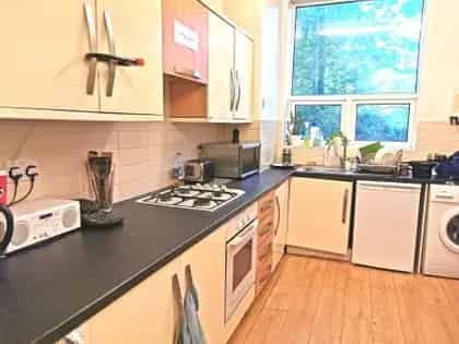 1 Room House Share Manchester - Furnished Double Room Available January