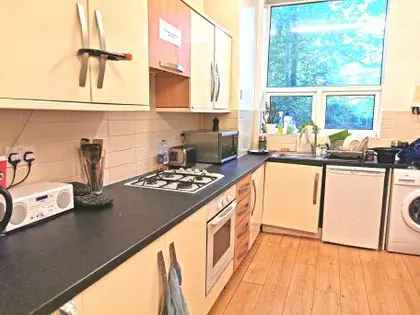 1 Room House Share Manchester - Furnished Double Room Available January
