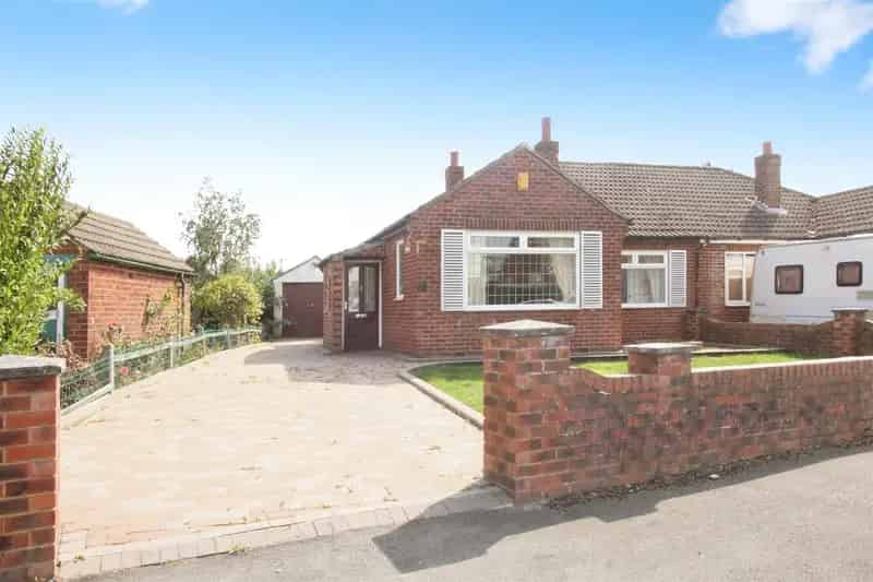 2 Bedroom Semi Detached Bungalow House to Rent
