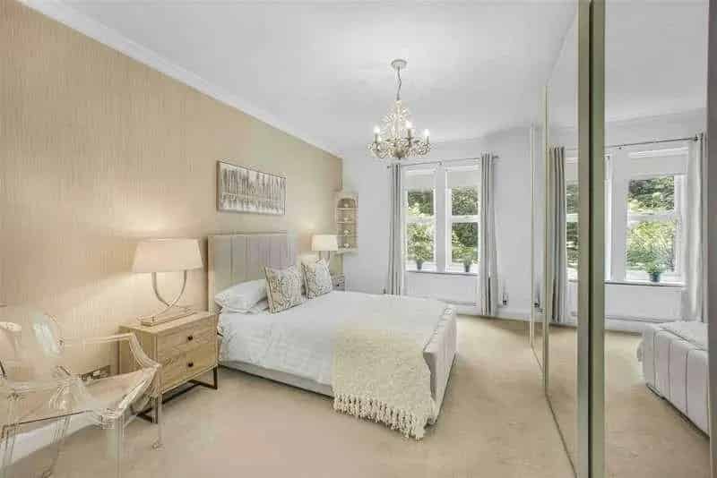 3 Bed Flat for Sale in Bowdon - Ground Floor Apartment with Garden Access
