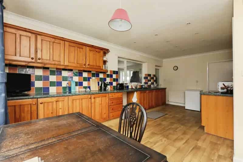 3 Bed Terraced House with Garage and Gardens