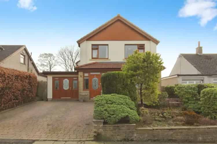 3 Bedroom Detached House for Sale in Colne Lancashire