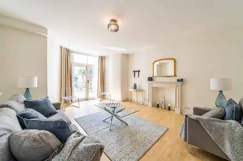2 Bedroom Flat for Sale Westbourne Terrace