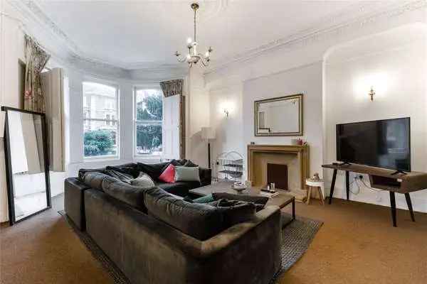 Clifton Hall Floor Apartment  Spacious Living  Two Double Bedrooms Private Garden