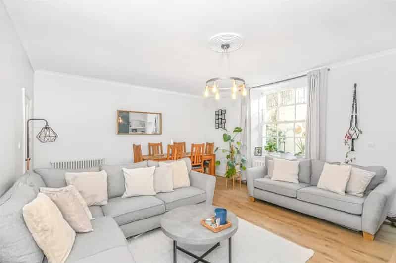 2 Bedroom Garden Apartment for Sale in Clifton