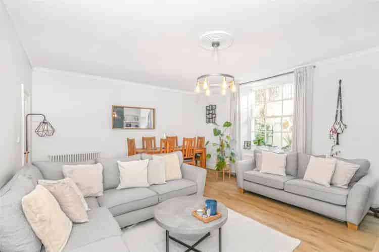 2 Bedroom Garden Apartment for Sale in Clifton