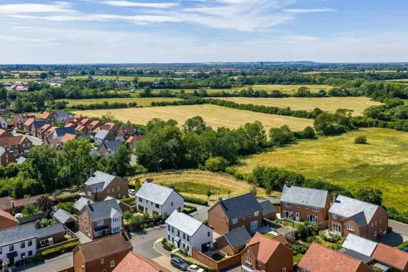 Family Home Aston Clinton Secluded Garden Solar Panels Air Con