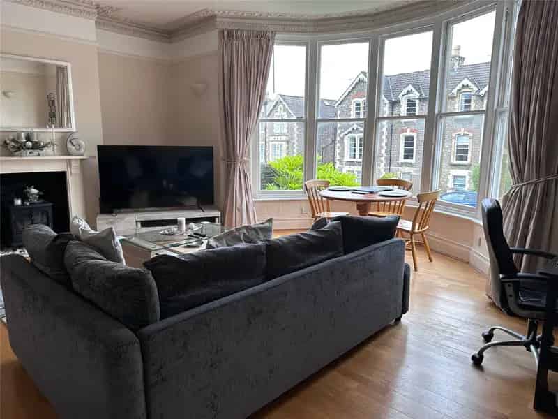 2 Bedroom Flat to Rent No Deposit July