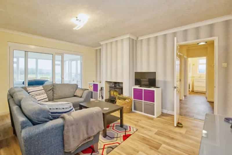 Three Bedroom Bungalow in Blue Anchor with Sea Views