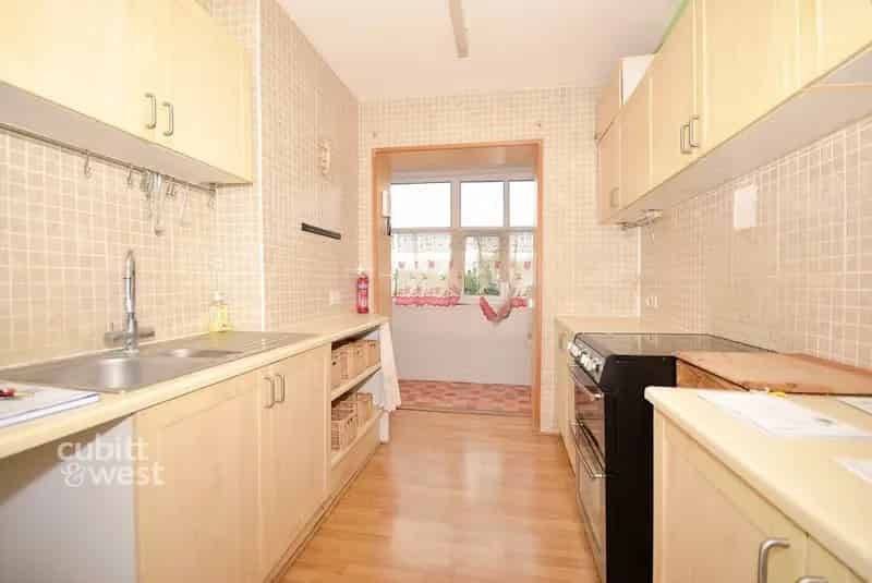 3 Bedroom Apartment to Rent Near Local Parks