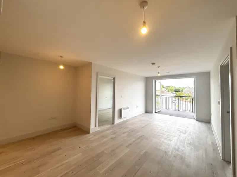 Modern Two Bedroom Apartment Exeter City Centre Balcony Pet Friendly