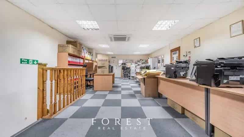 34586 sq ft Warehouse with Offices To Let