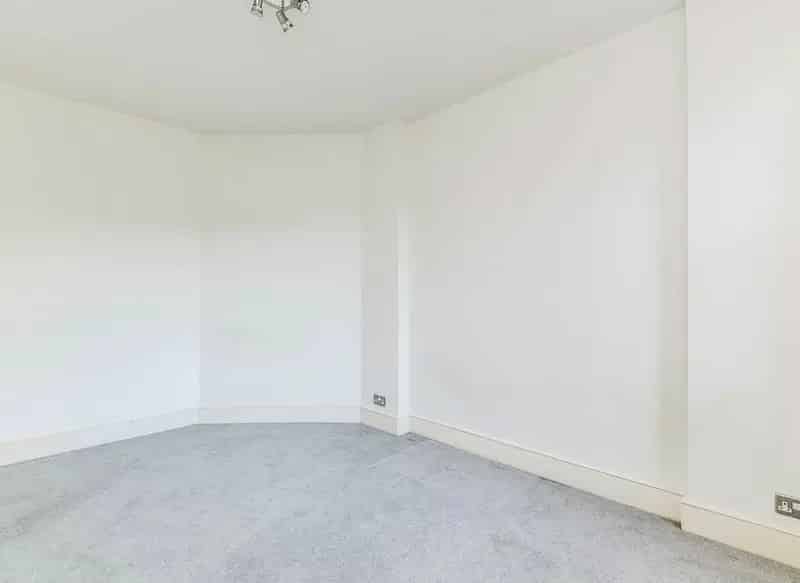 One Bedroom Flat Chiswick Road Central Location Long Lease