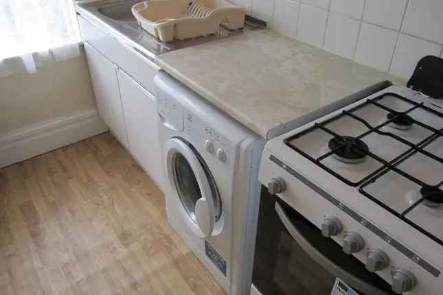 Flat to rent in Clive Street, Cardiff CF11