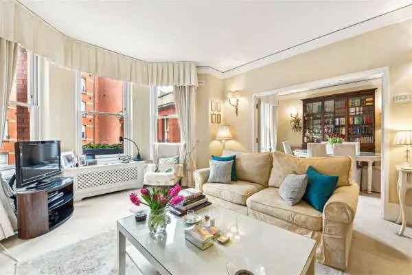 2-Bedroom Apartment in Gated Development Victoria Street London