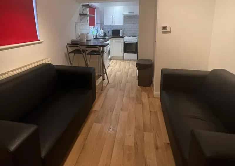 2 Bedroom Apartment Brighton - Furnished