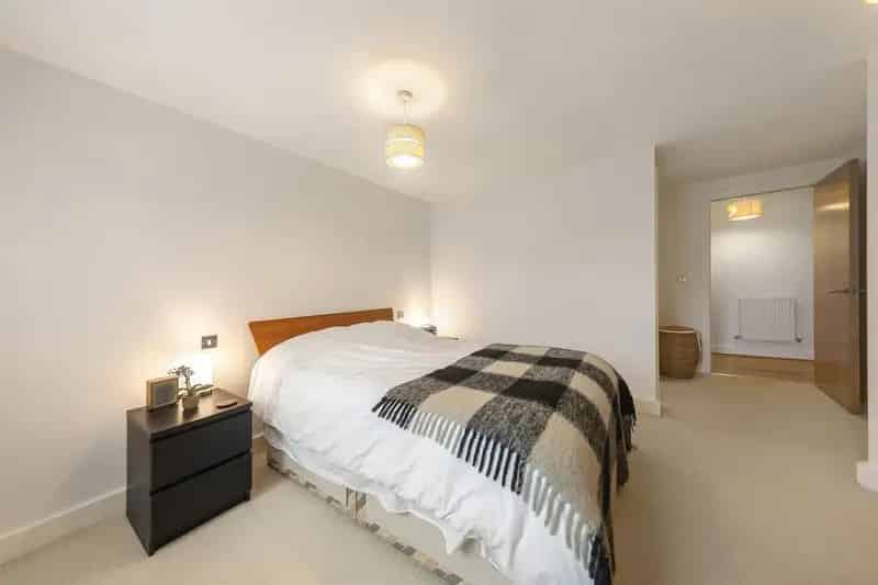 2 Bedroom Flat House to Rent in Clapham