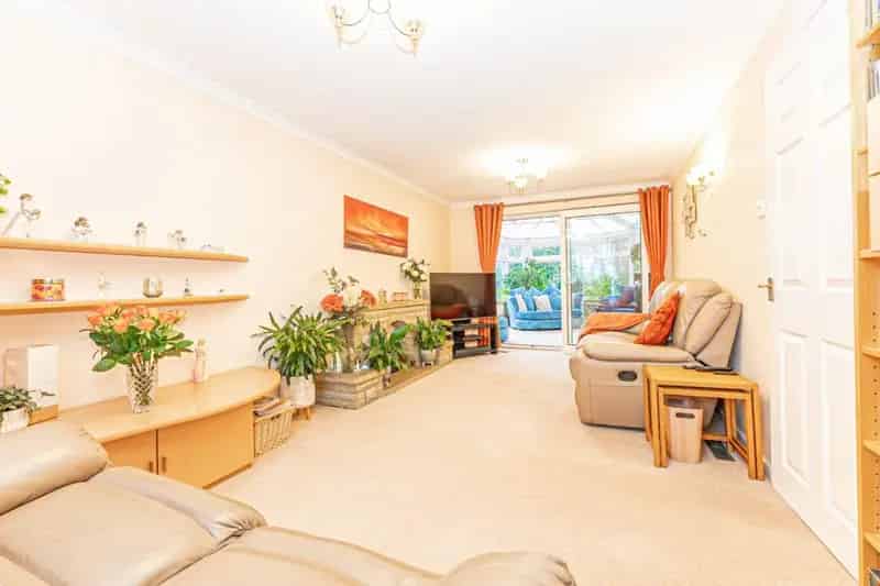 4 Bedroom House For Sale Near High Street and Schools