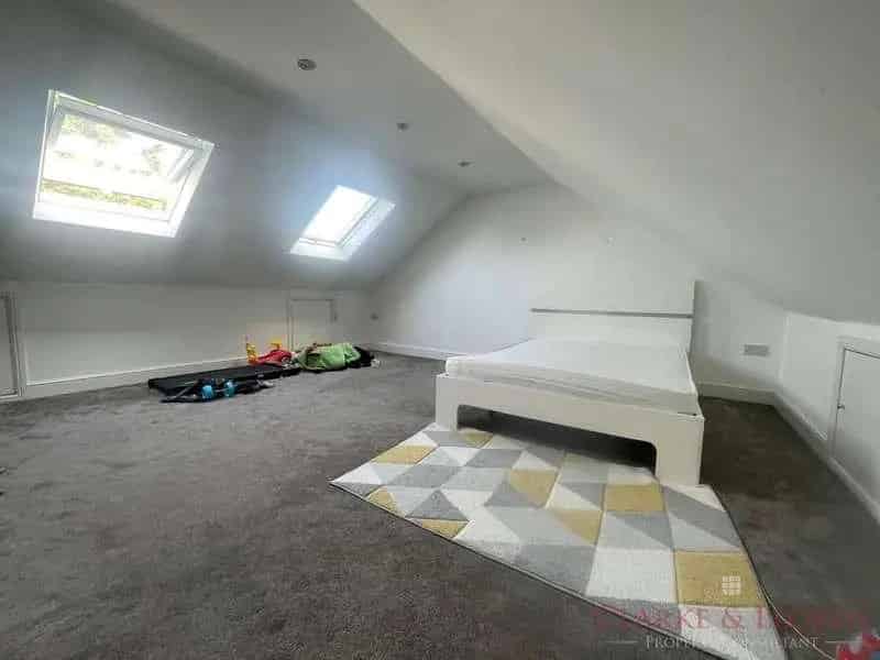 4 Bed House for Sale in IG3 9BD