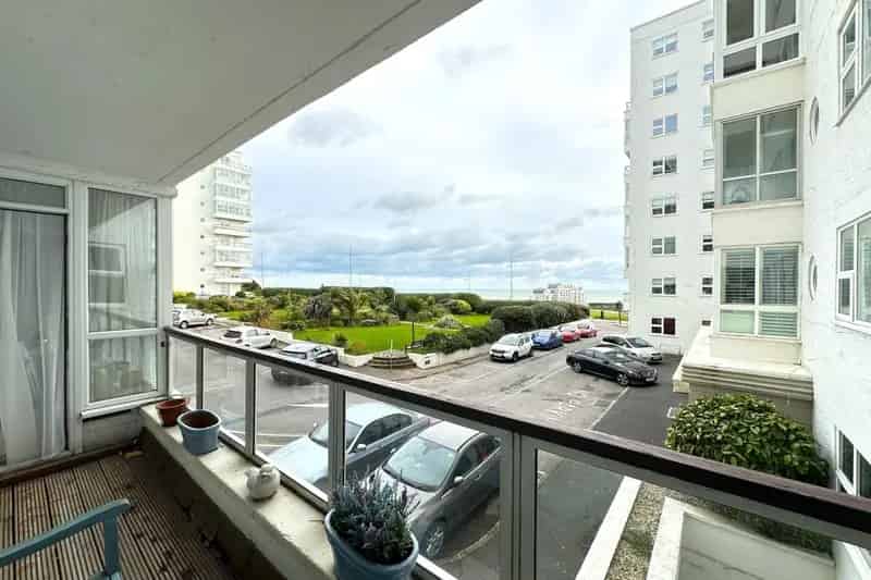 Seafront 2-Bed Apartment Brighton - Short Term Let Available