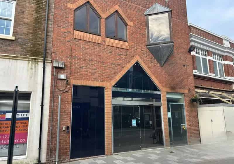 Maidenhead Retail Unit To Let Opposite Nicholsons Shopping Centre