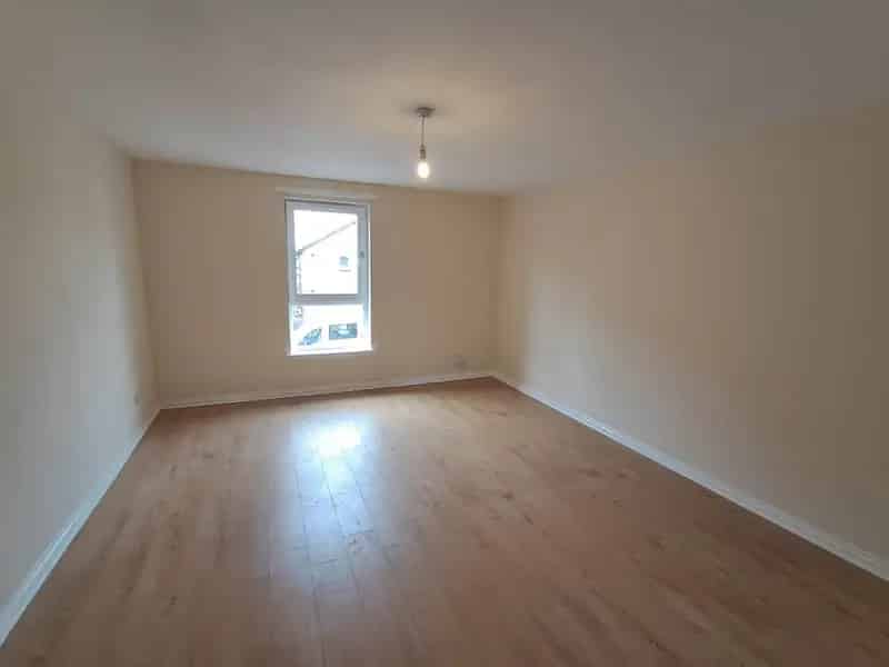 2 Bedroom Flat to Rent in Tollcross Glasgow