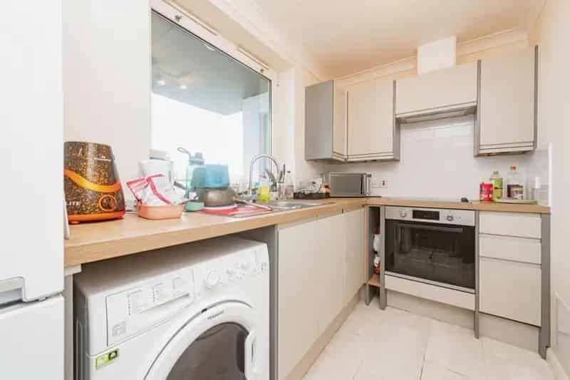 2 Bedroom Flat for Sale Crown Heights NO ONWARD CHAIN