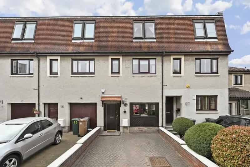 4 Bedroom Townhouse for Sale in Inverleith Edinburgh