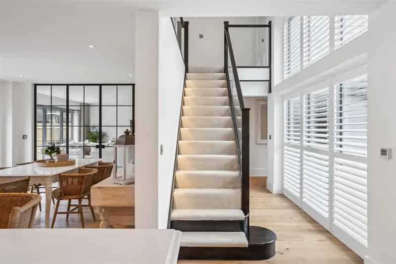 4 Bedroom Detached House with Triple Garage and Upgrades