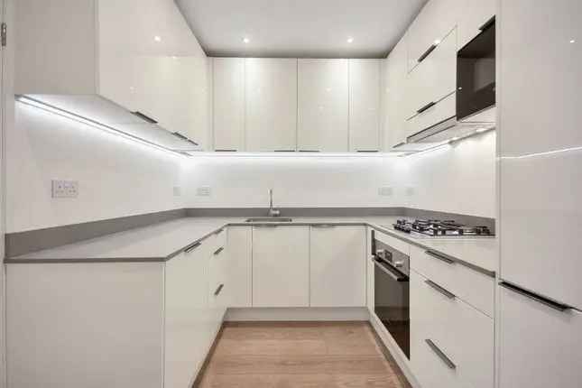 Flat to rent in New Cavendish Street, Marylebone Village, London W1G